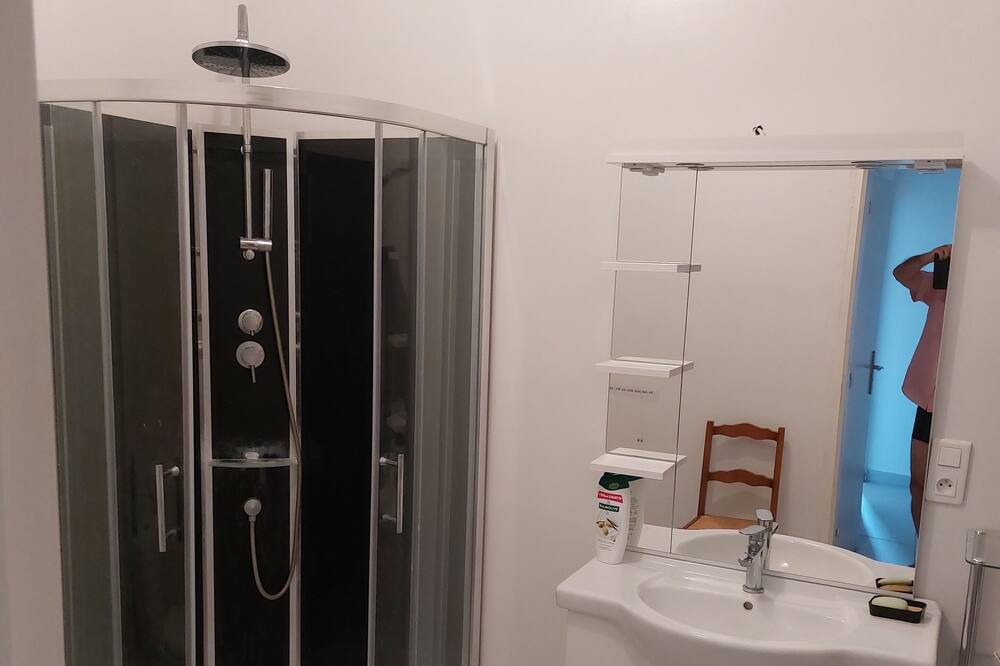 Photo of Bathroom in Durban-Corbieres