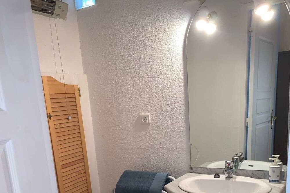 Photo of Bathroom in Aubenas