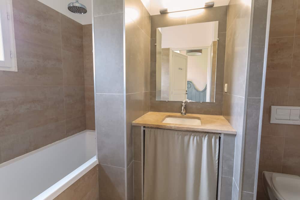 Photo of Bathroom in Saint-Laurent-de-la-Cabrerisse