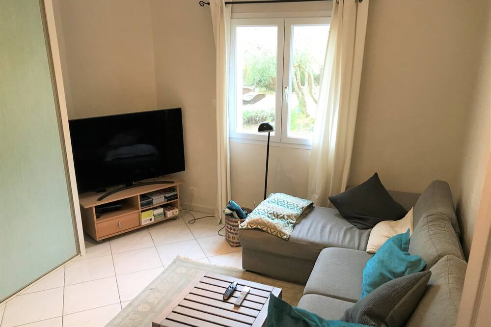Photo of Livingroom in Saint-Bauzille-de-Montmel