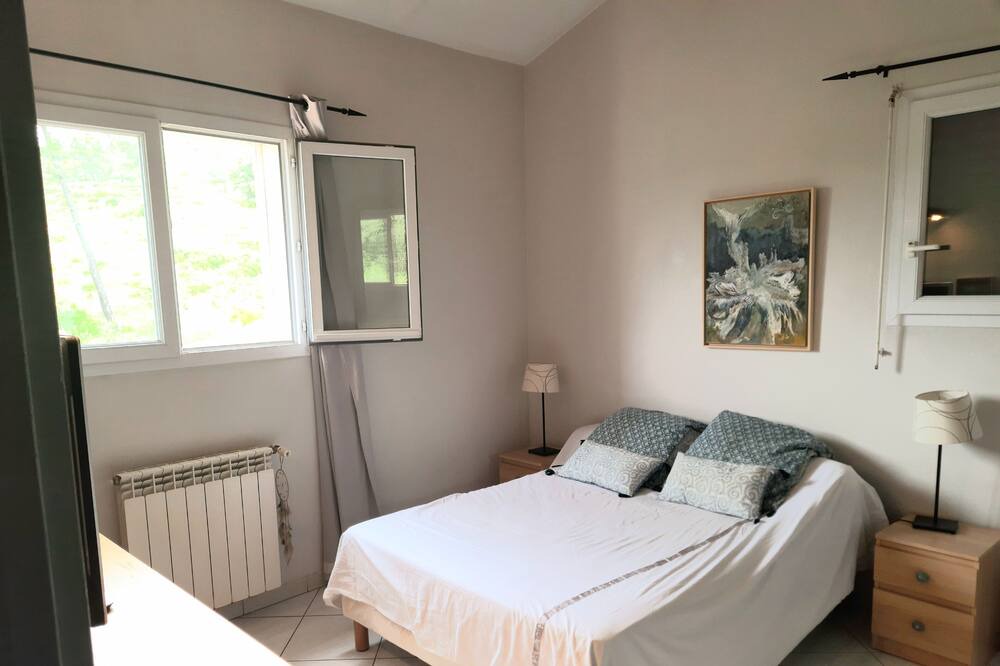 Photo of Bedroom in Saint-Bauzille-de-Montmel