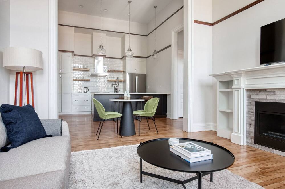 Photo of Livingroom in West Town