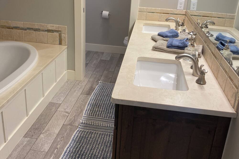 Photo of Bathroom in Lower Arapahoe