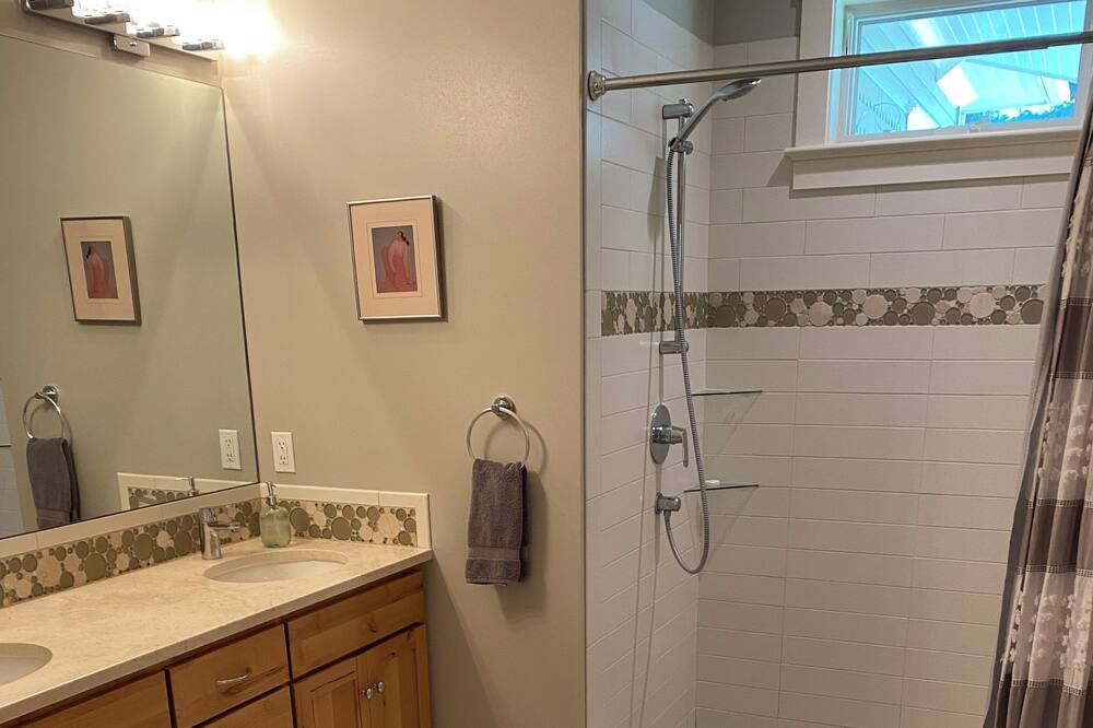 Photo of Bathroom in Lower Arapahoe