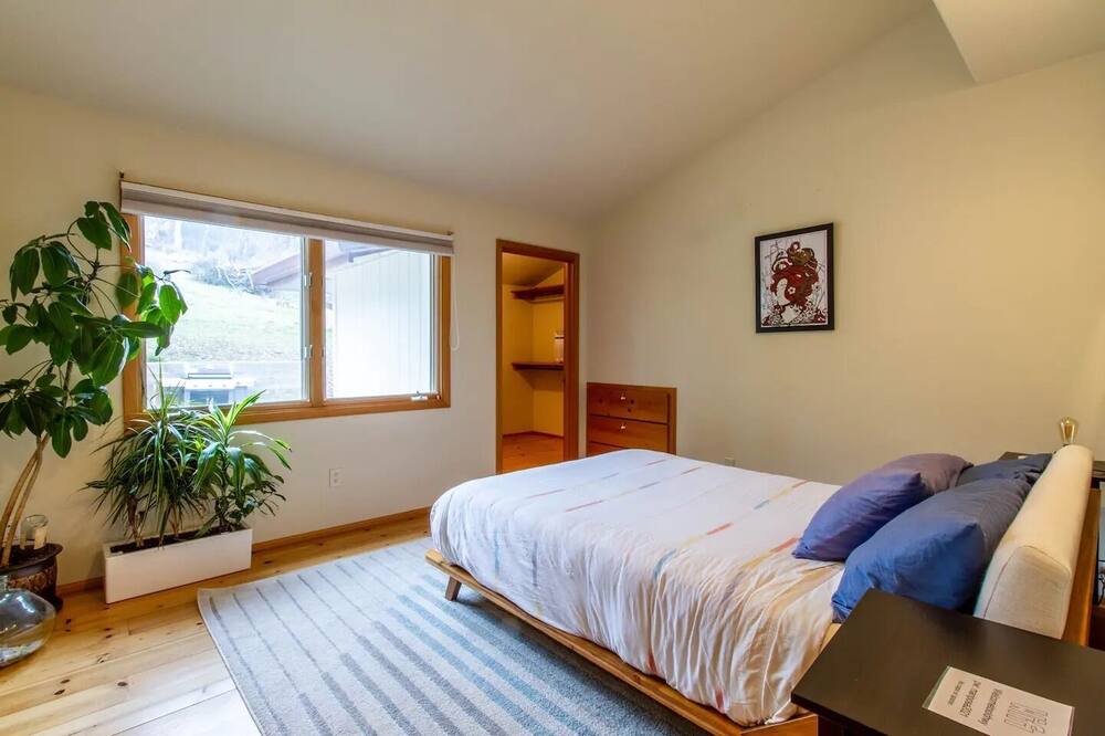 Photo of Bedroom in Mariposa County