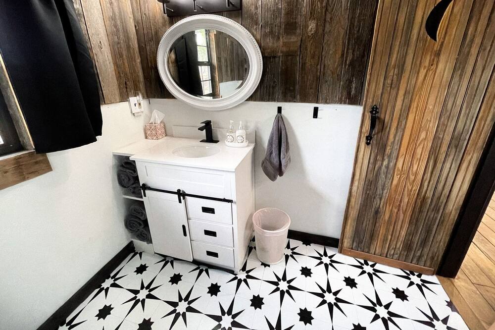 Photo of Bathroom in Kingsland