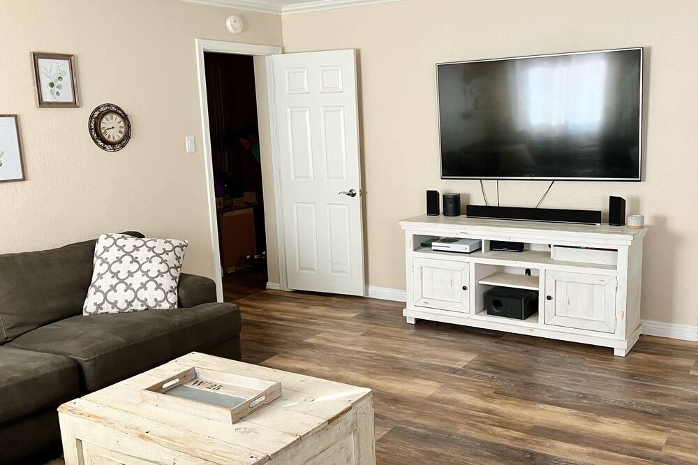 Photo of Livingroom in Country Club