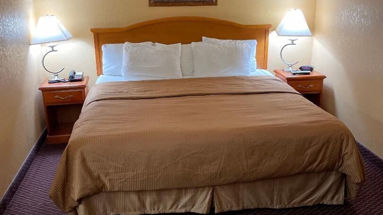 Photo of Bedroom in Lawrenceburg