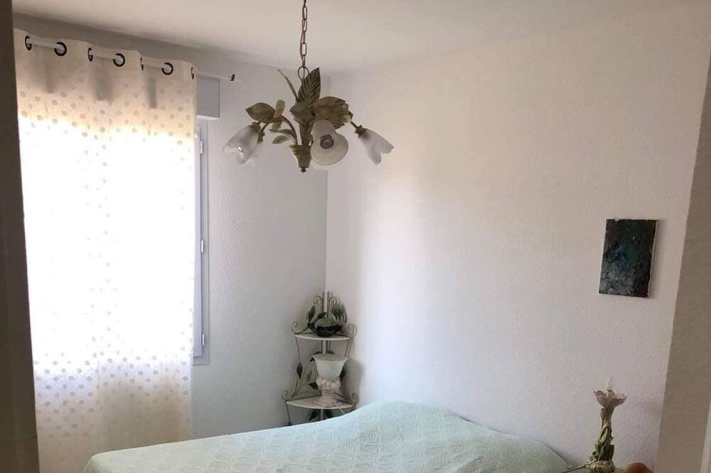 Photo of Bedroom in Montaren-et-Saint-Mediers