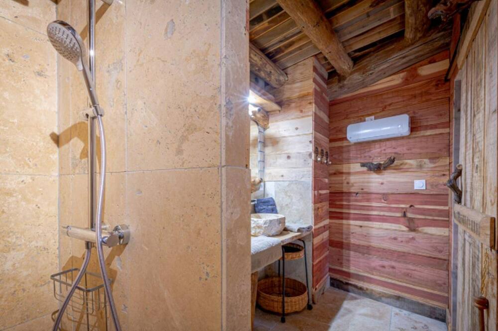 Photo of Bathroom in Crouy-sur-Cosson