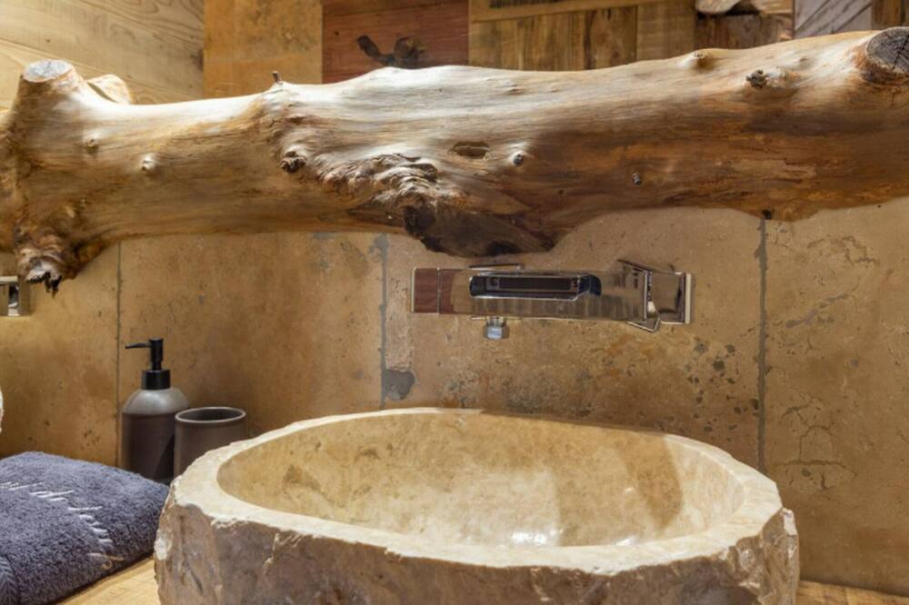 Photo of Bathroom in Crouy-sur-Cosson