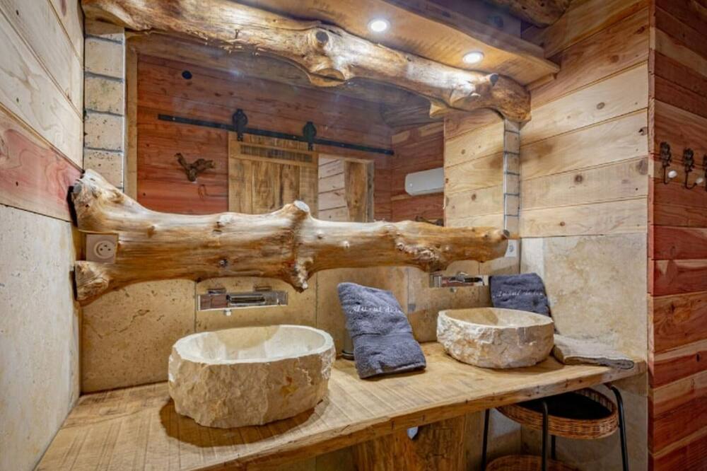 Photo of Bathroom in Crouy-sur-Cosson