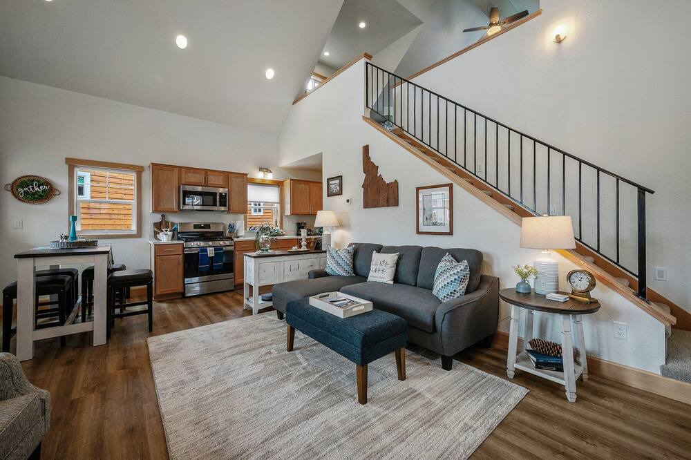 Photo of Livingroom in Dover Bay