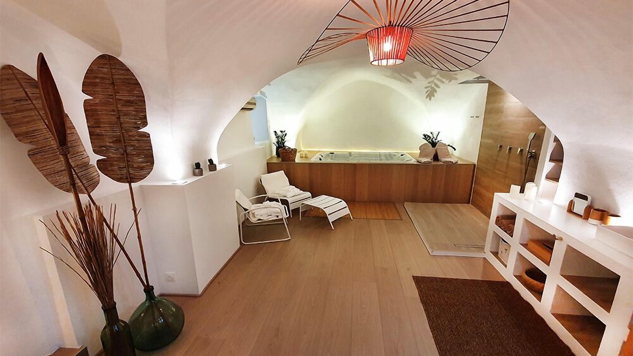 Photo of Others in Nimes City Centre