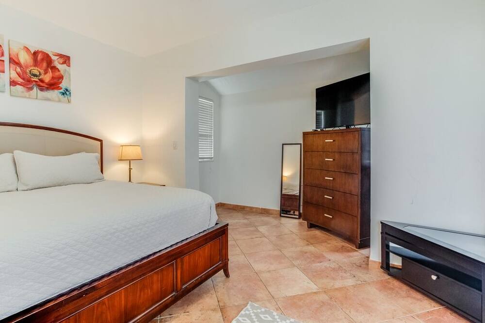 Photo of Bedroom in Hendricks and Venice Isles