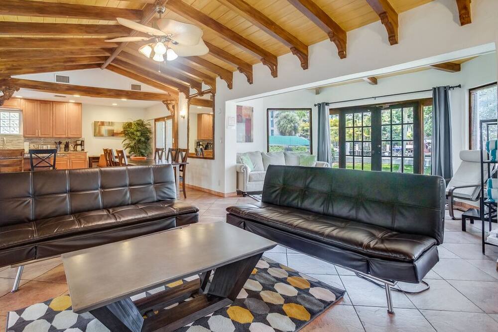 Photo of Livingroom in Hendricks and Venice Isles