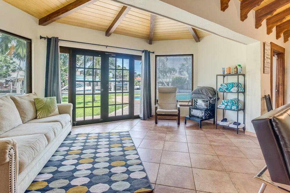 Photo of Livingroom in Hendricks and Venice Isles
