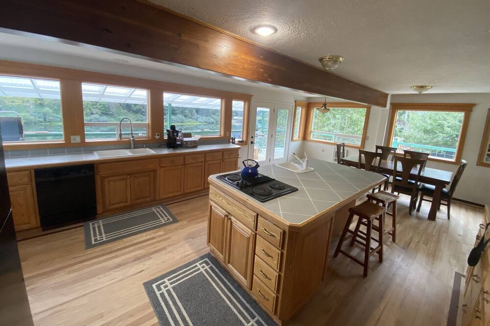 Photo of Kitchen in Scottsburg