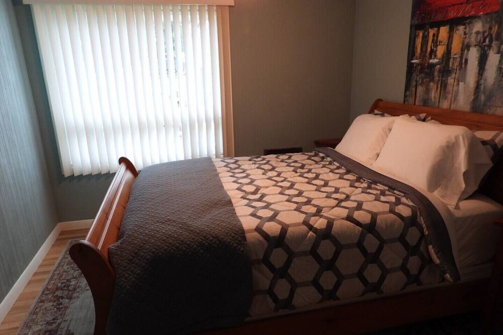 Photo of Bedroom in Scottsburg