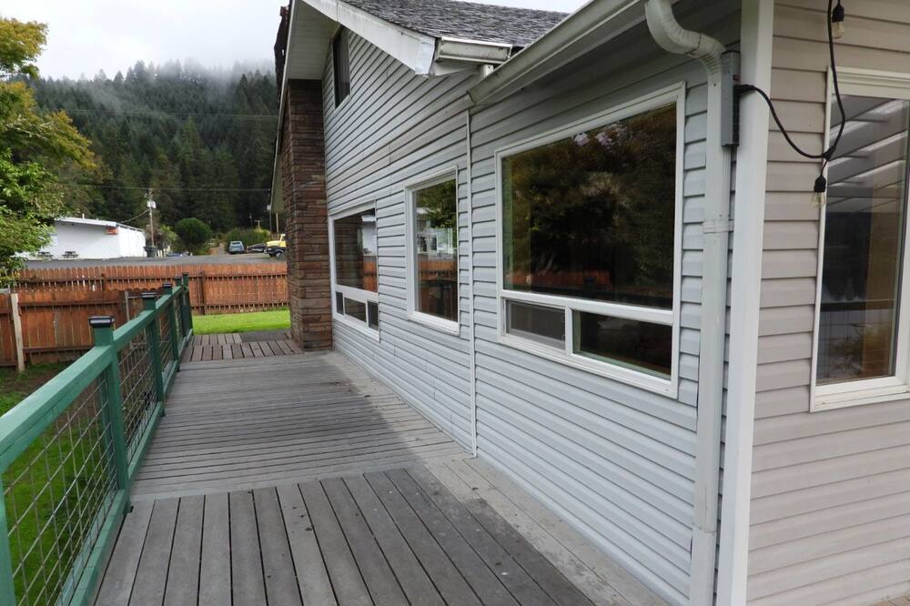 Photo of Outdoor in Scottsburg