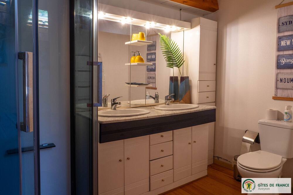 Photo of Bathroom in Villefranche-de-Rouergue