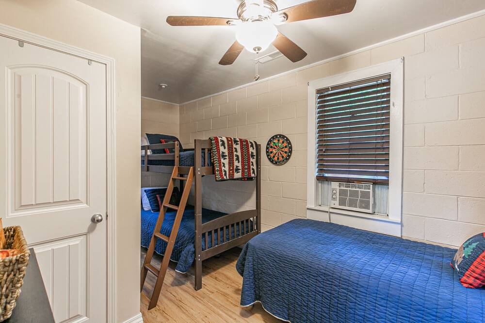 Photo of Bedroom in Doniphan