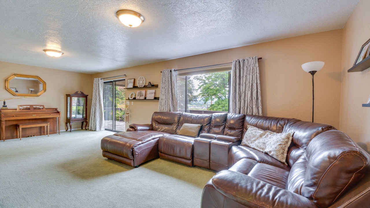 Photo of Livingroom in Medford