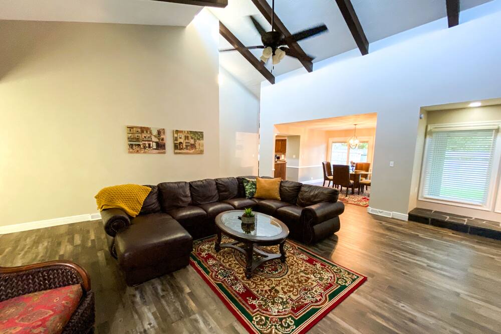 Photo of Livingroom in Monett