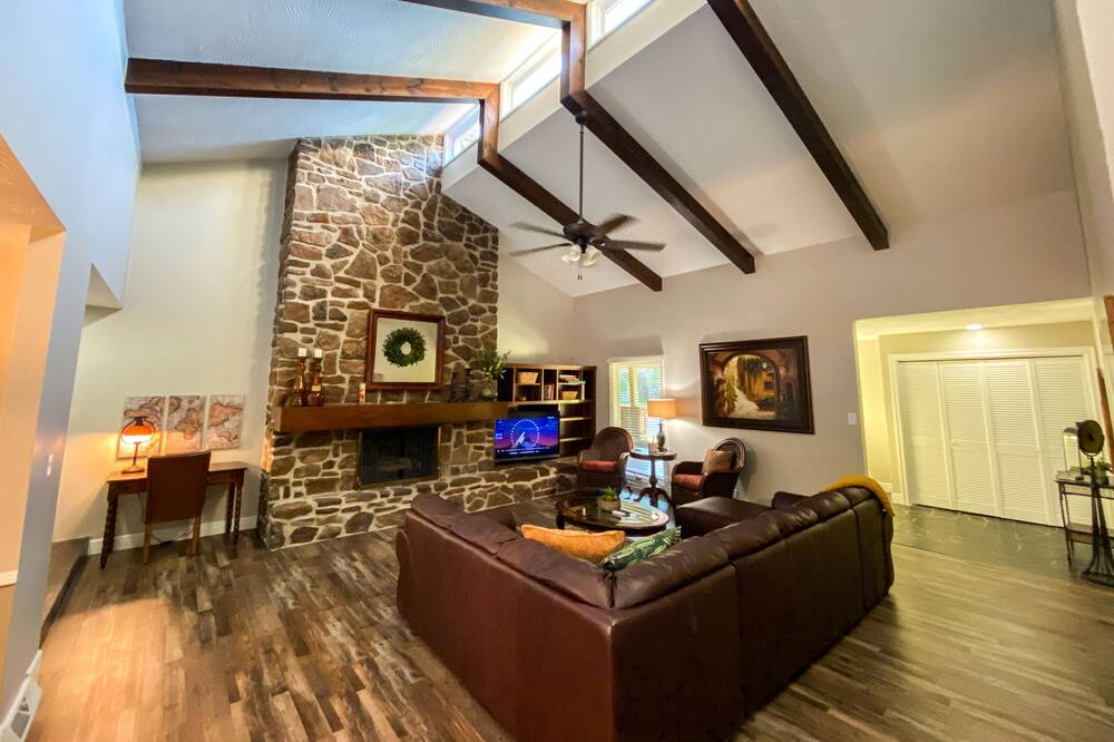 Photo of Others in Monett