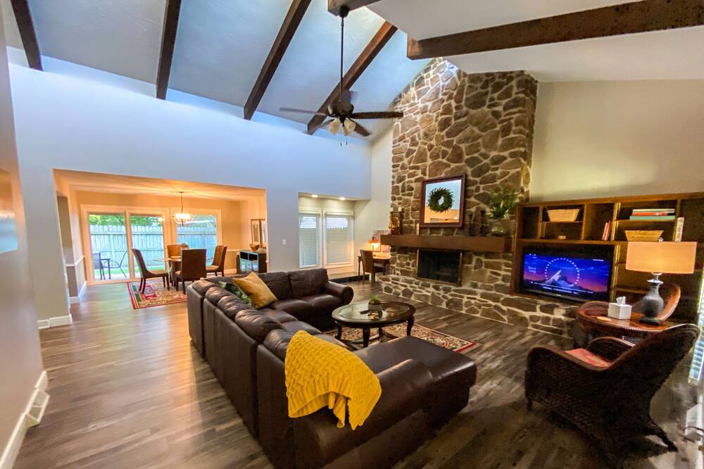 Photo of Livingroom in Monett