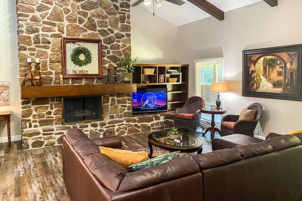 Photo of Livingroom in Monett