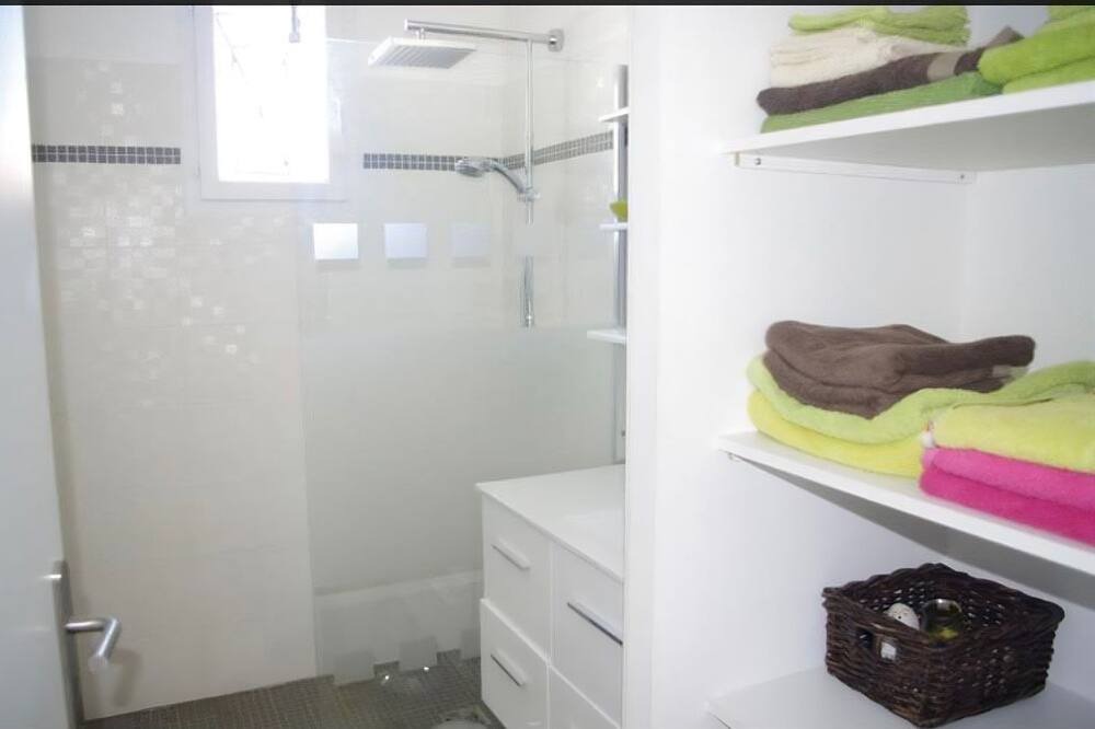 Photo of Bathroom in Aubord