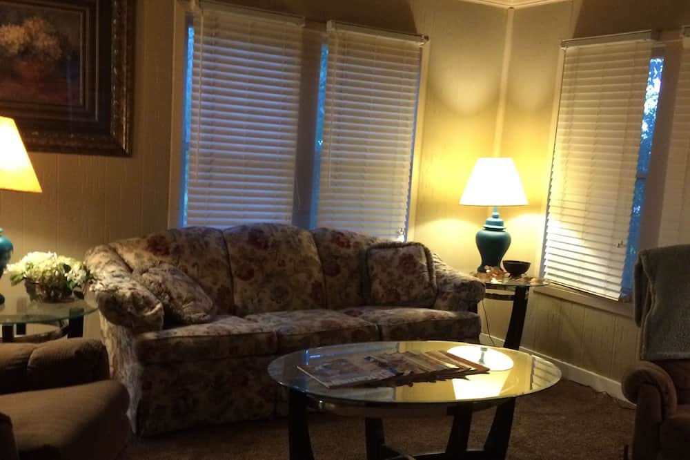 Photo of Livingroom in Dexter
