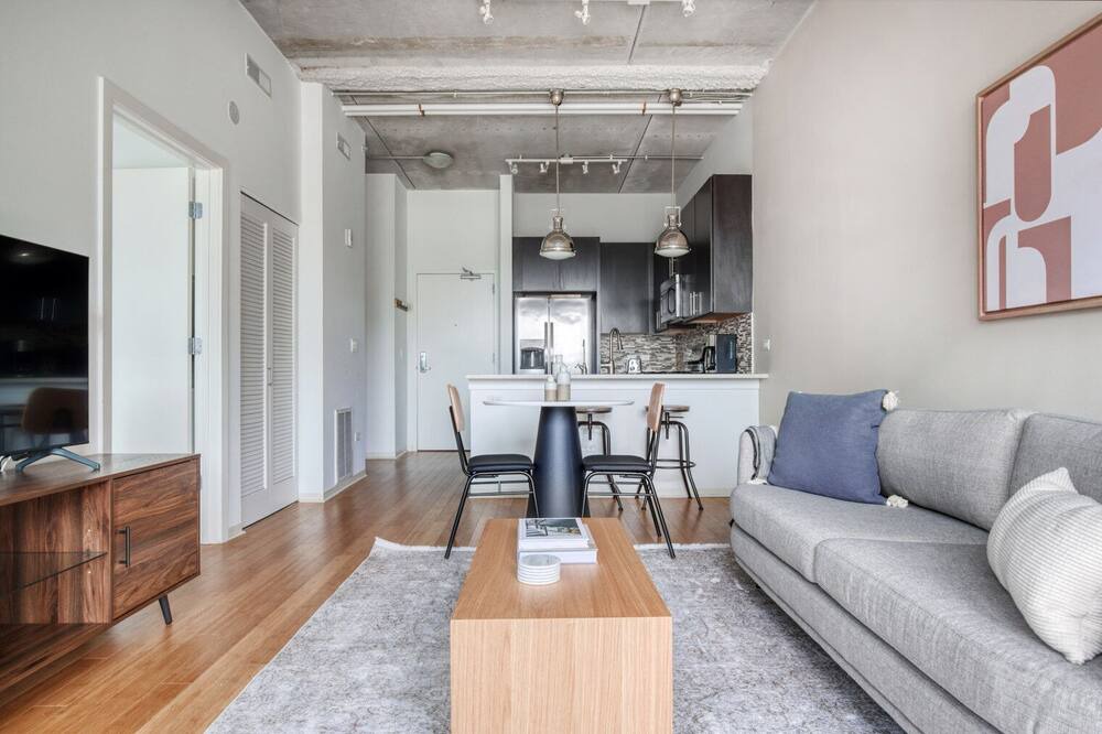 Photo of Livingroom in Evanston