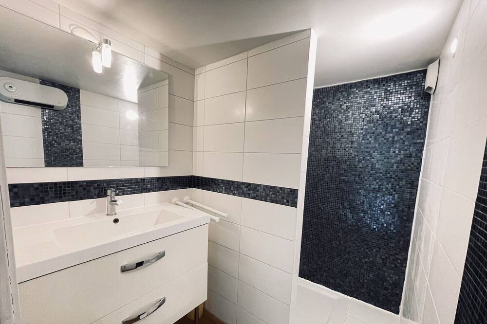 Photo of Bathroom in Guilhemery
