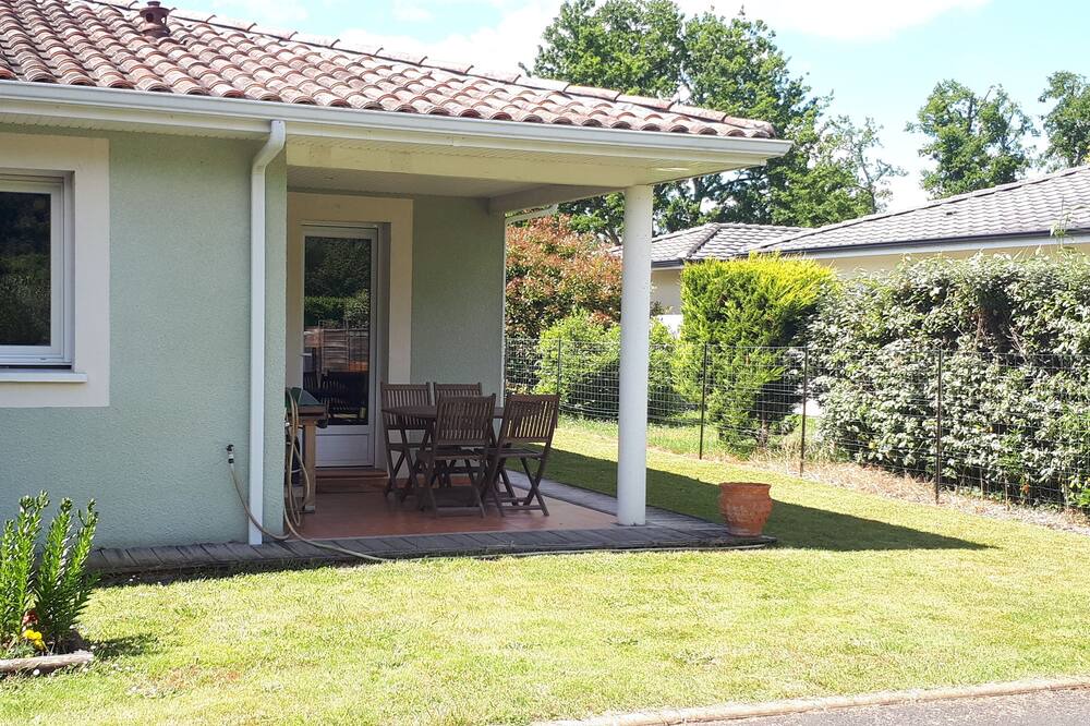 Photo of Patio Balcony in Saint-Aubin-de-Medoc