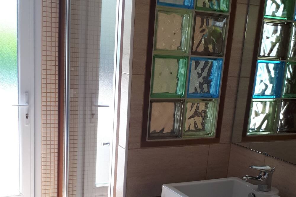 Photo of Bathroom in Saint-Aubin-de-Medoc