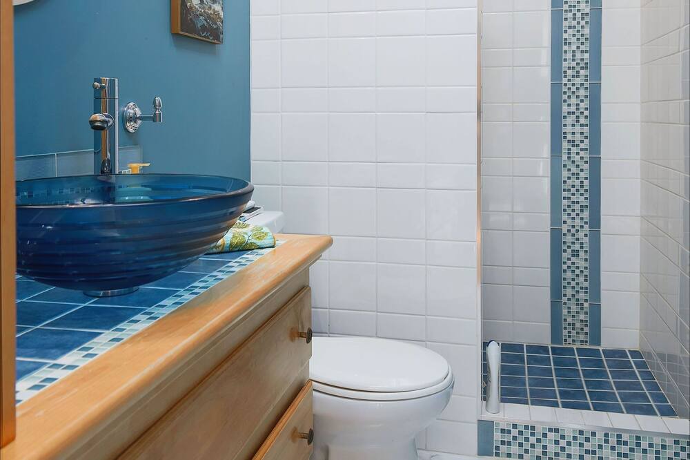 Photo of Bathroom in Pincourt