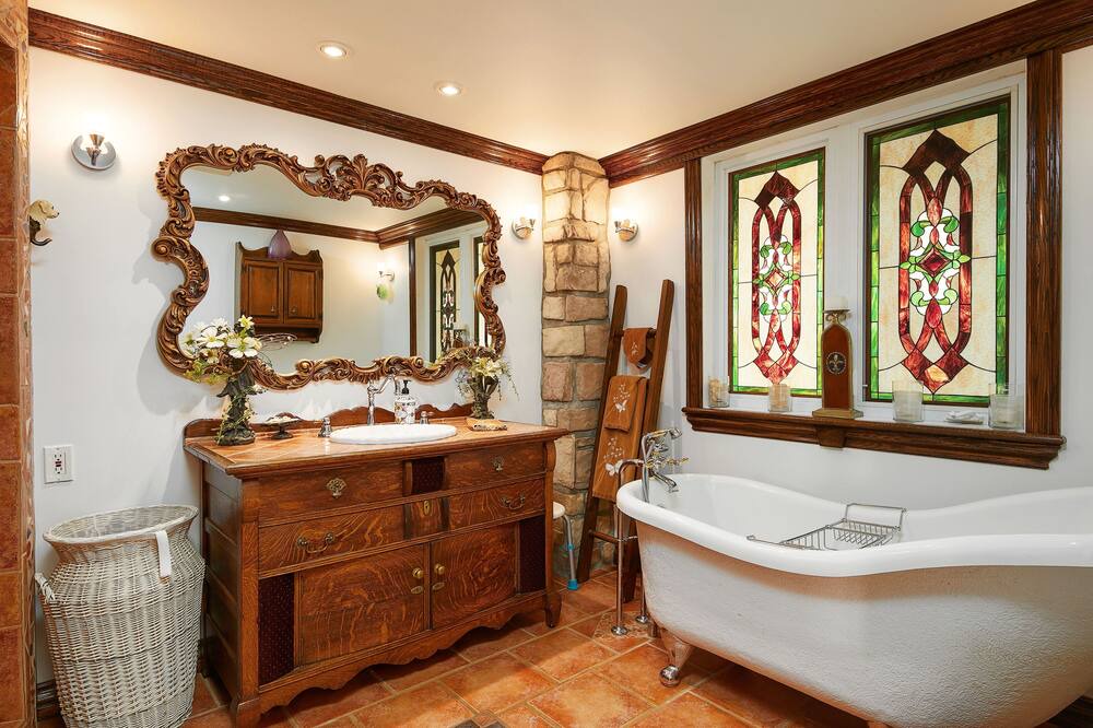 Photo of Bathroom in Pincourt