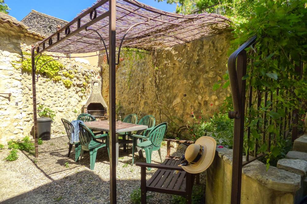 Photo of Patio Balcony in Labastide-de-Virac
