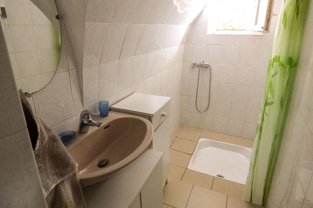 Photo of Bathroom in Labastide-de-Virac