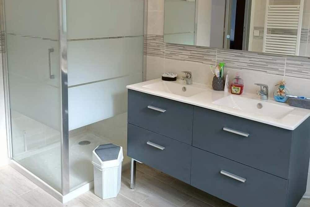Photo of Bathroom in Loches