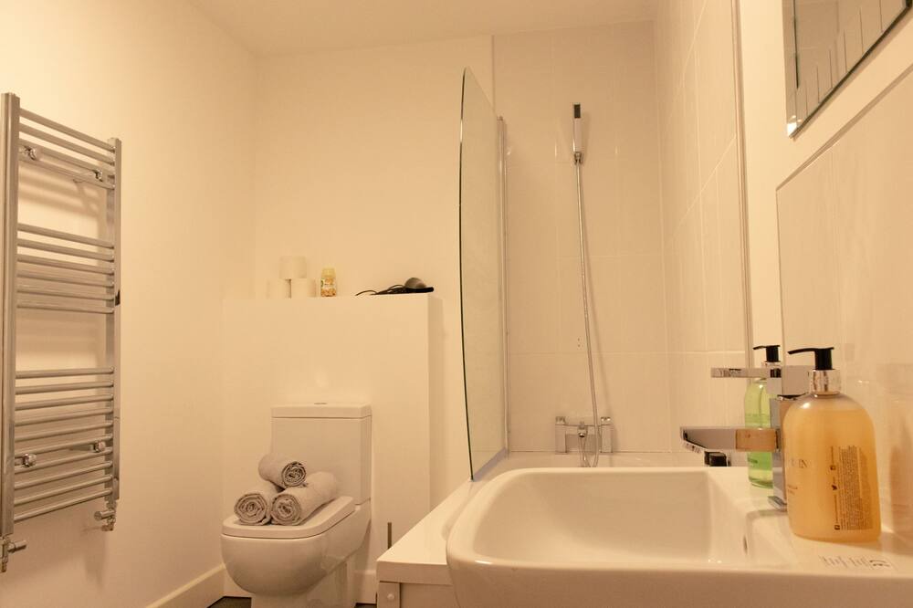 Photo of Bathroom in George Green