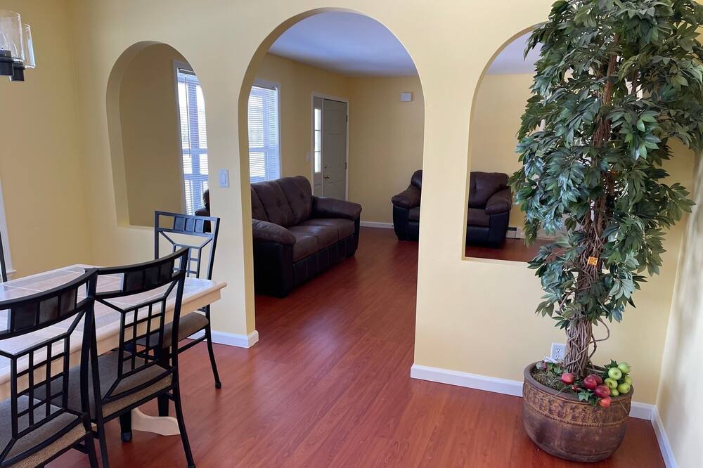 Photo of Livingroom in Monticello