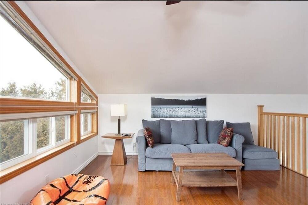 Photo of Livingroom in Ashfield-Colborne-Wawanosh