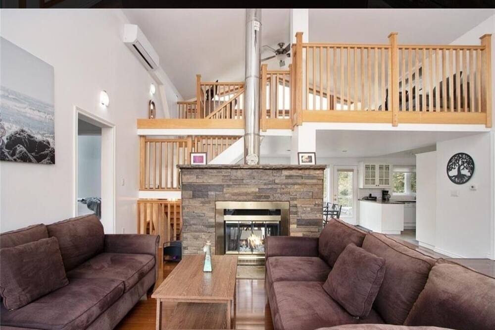 Photo of Livingroom in Ashfield-Colborne-Wawanosh