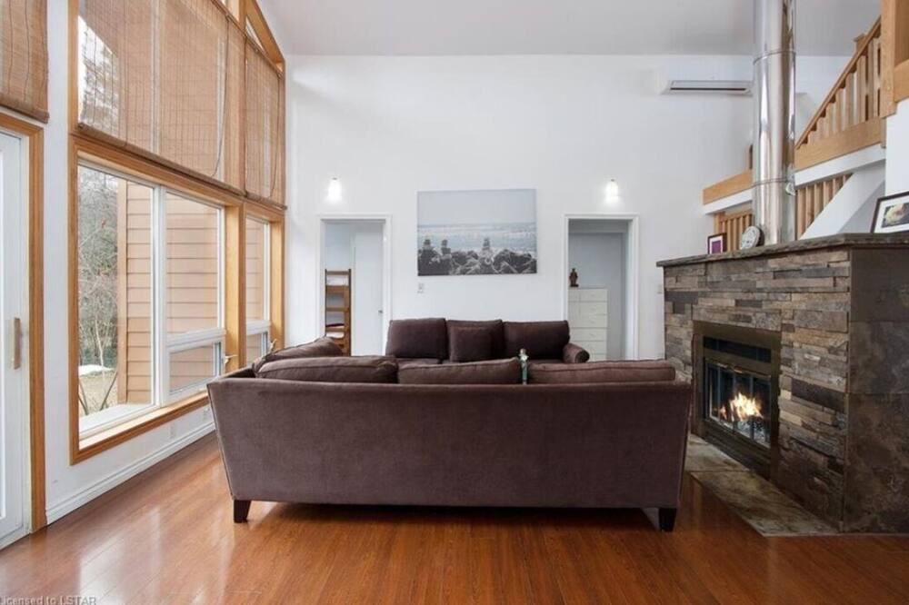 Photo of Livingroom in Ashfield-Colborne-Wawanosh