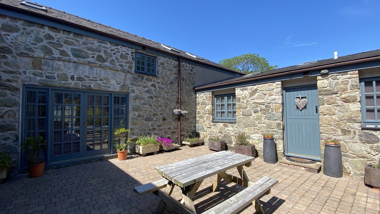 Photo of Patio Balcony in Llangefni