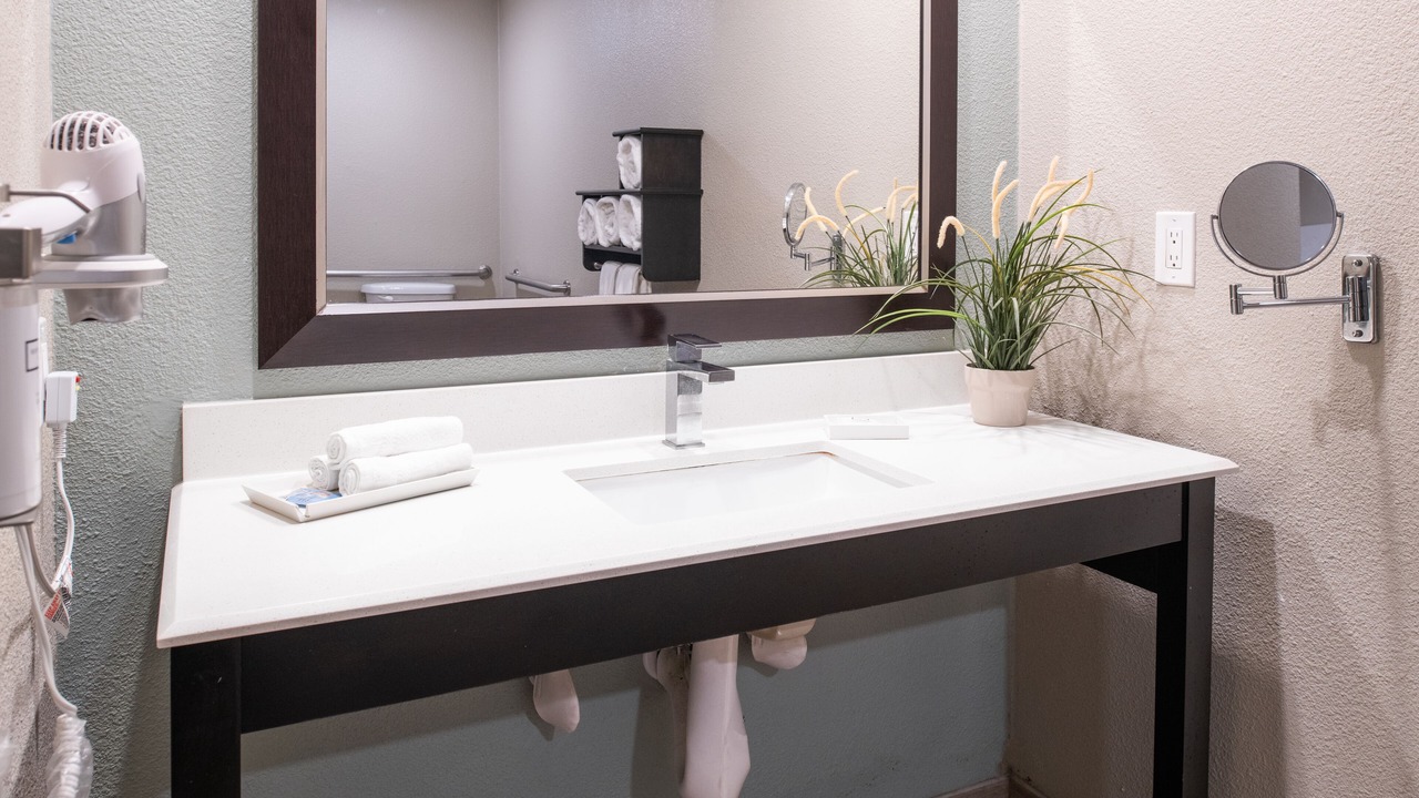 Photo of Bathroom in Groveland