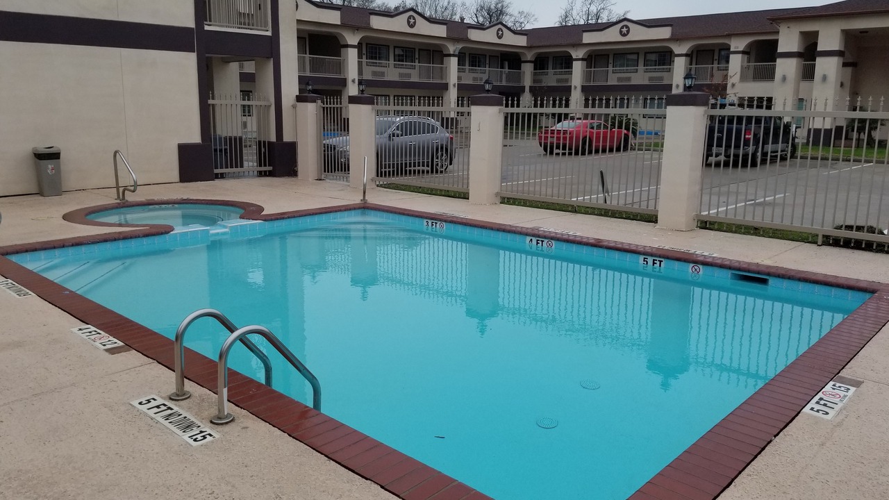 Photo of Outdoor in Oaks Historic District